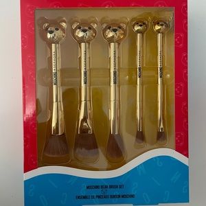 Moschino+Sephora collaboration brush set